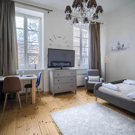 Corolla Nowy Swiat 52 Stare Miasto * 바르샤바